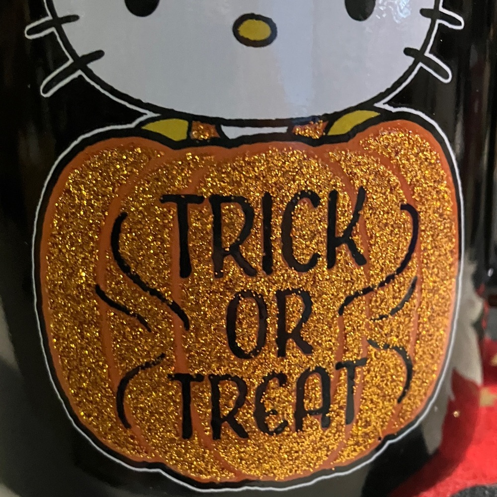 Hello Kitty Trick or Treat Mug - Picture 5 of 6